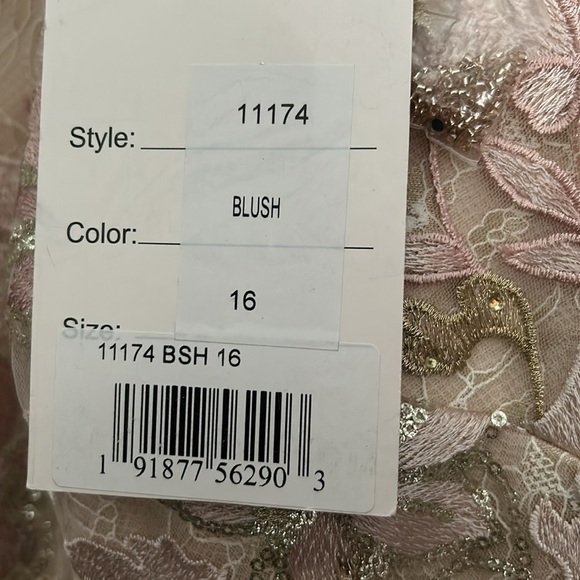 Mac Duggal 11174 NWT FLORAL EMBROIDERED LACE TRUMPET GOWN - Picture 6 of 7